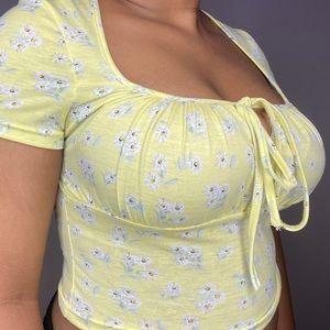 ADORABLE YELLOW FLORAL CROP TOP💛
